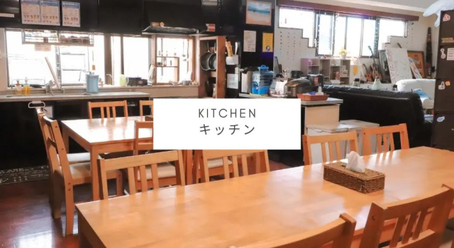 Кровать в общем номере (мужской номер) ALL FRIENDS Guest House