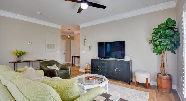 Greensboro Condo Rental Near Hospital & Trails!, Забронировать Апартаменты/квартира Гринсборо Северная Каролина, рядом с Lebauer Health Care System