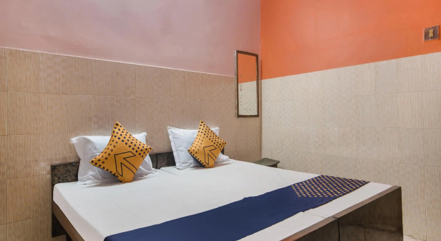 SPOT ON 75742 Sri Devi Lodge, Varaa Hotelli Kakinada Andhra Pradesh