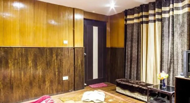 Hotel Shanti Palace, Забронировать Отель Отели Дарджилинг 3 звезды, рядом с Храм Махакал Мандир, 3*