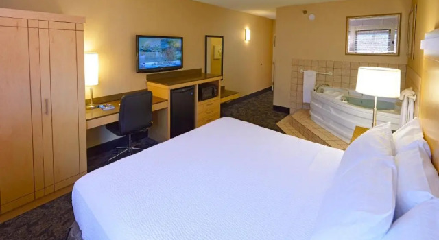 Люкс LivINN Hotel Cincinnati North/ Sharonville