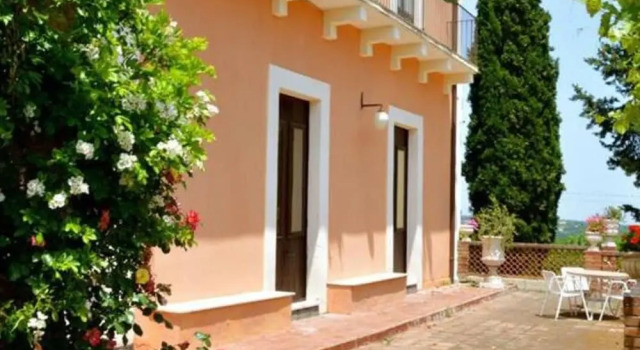 Villa Bonaccorso - La Dimora Immersa Nella Natura ai Piedi Dell Etna, Book Villa Hotels in Sicily with Parking, Parking