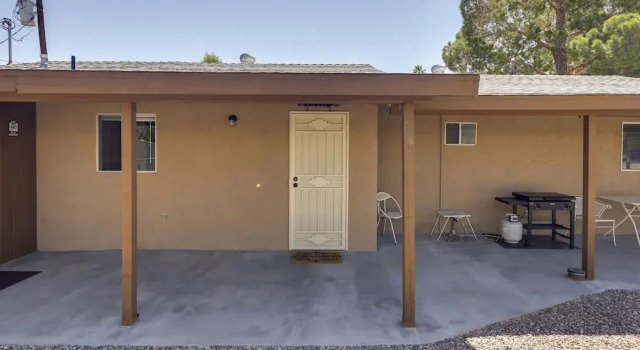 Dog-friendly Bullhead City Home - Walk to Beach!, Забронировать Дом для отпуска Виллы Буллхед-Сити, Вилла