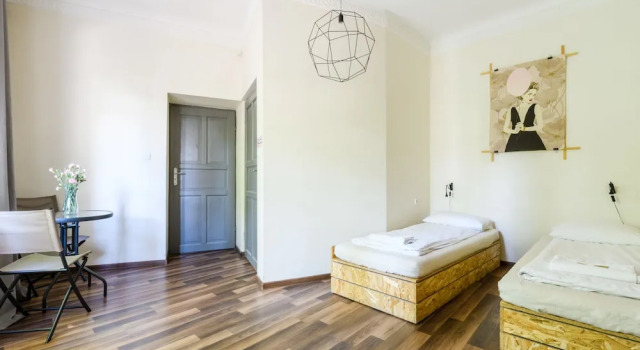 Двухместный номер Classic Цокольный этаж с балконом Lull Hostel