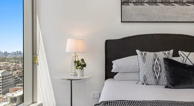 Chic 1-bed With Parking, Gym, Pool & City Views, Book Apartment Melbourne 