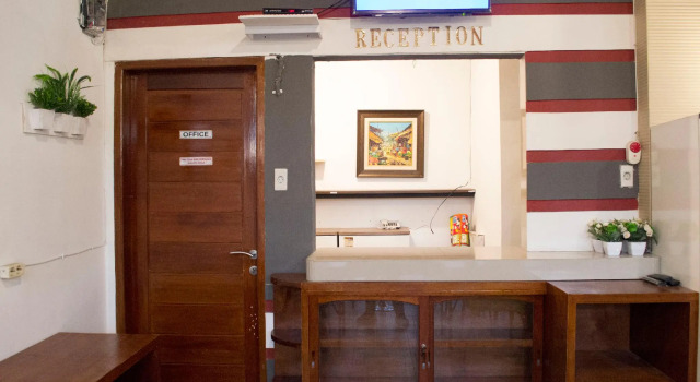 OYO 1500 Mh Homestay, Rezerwuj Hotel Sibolga Sumatra