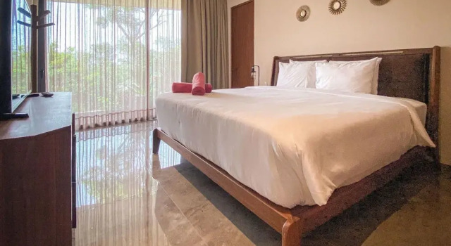 A Unique Fusion of Convenience and Luxury Stunning 3 BR Penthouse With Private Pool