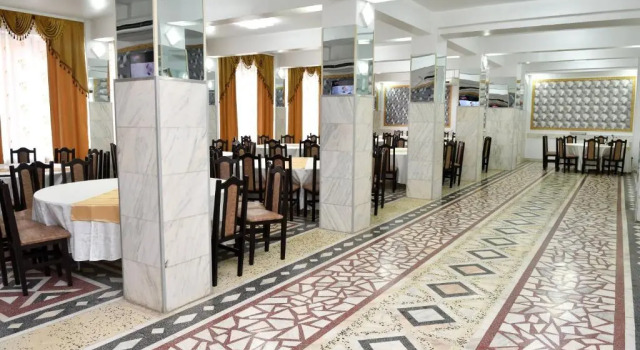 Hostel Geas 1, Varaa Hostelli Hotellit Carpathians - Romania uima-altaalla, Uima-allas