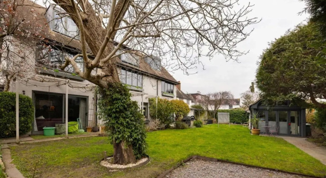 Коттедж Robin s Nest 1 Bedroom Near Wimbledon