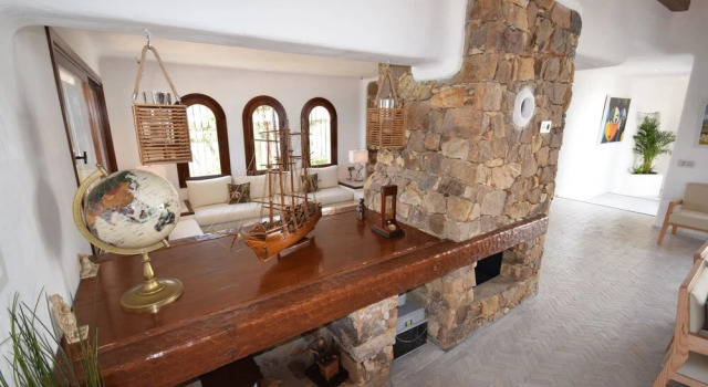 Villa With 6 Bedrooms in M'diq, With Wonderful sea View, Enclosed Gard, Rezerwuj Willa Hotele w Tanger-Tetouan z parkingiem, Parking