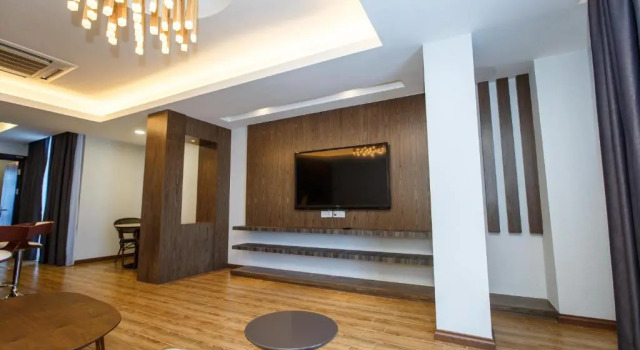 Люкс Lintas Platinum Hotel