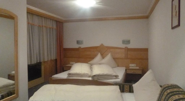Haus Wildbach, Rezerwuj Hotel Hotele w Tyrol z parkingiem, Parking