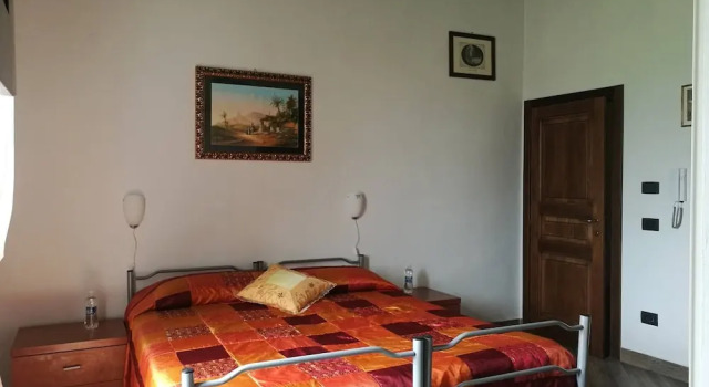 Room in Holiday House - Double Twin Room With Balcony Pool View, Varaa Hotelli Monte Castello di Vibio Umbria