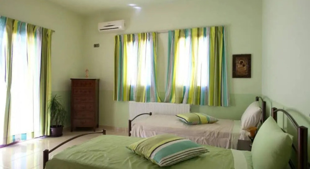 Louloudis Villa, Rezerwuj Willa Hotele w Spílion z basenem, Basen