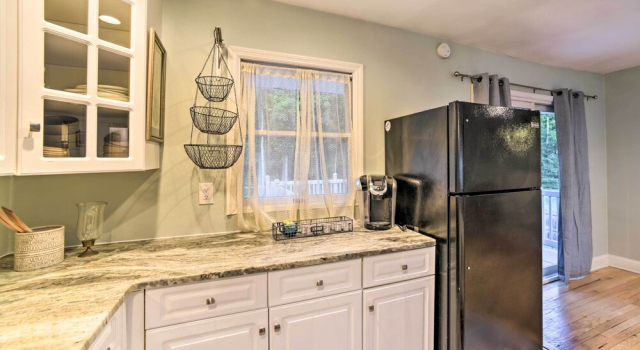 Коттедж Updated Home w/ Pool + Deck ~ 2 Mi to Dtwn!