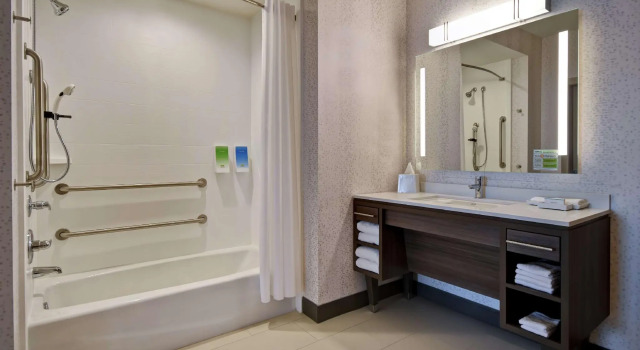 Четырёхместная студия Home2 Suites by Hilton Wichita Northeast