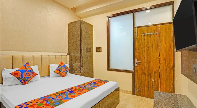 Номер Premium Fabhotel Shubh Palace