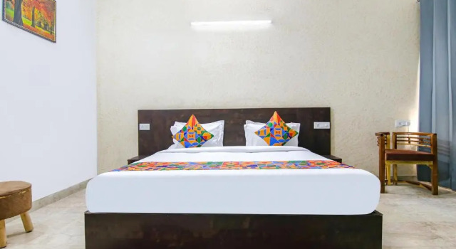 Люкс FabHotel Nirvana - 600m from CK Birla Hospital Gurgaon