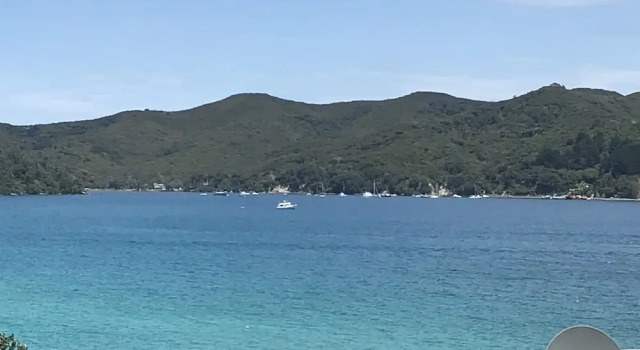 Апартаменты Premium Tipi and Bobs Waterfront Lodge