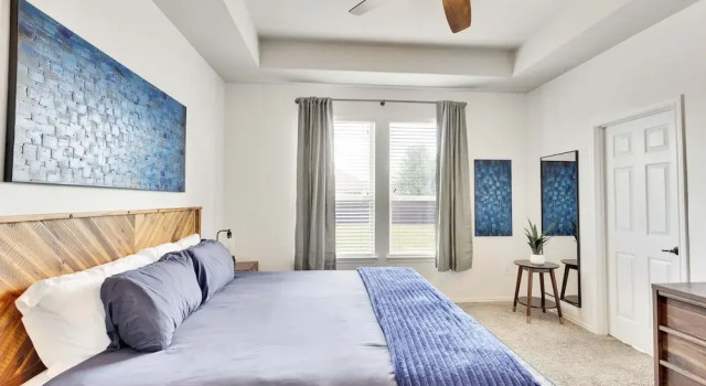 Luxury 4BR 2 5BA Home EV Charger Pool Access, Varaa Lomakoti Buda Greater Austin