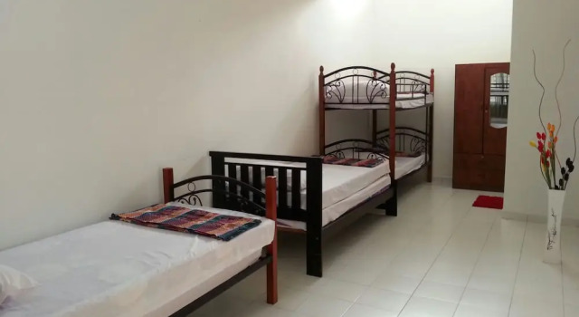 Коттедж с 4 комнатами с балконом Aurora Homestay