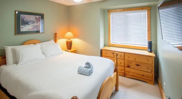 Stone Creek Chalet by Fernie Lodging CO, Buchen Sie Chalet Fernie British Columbia