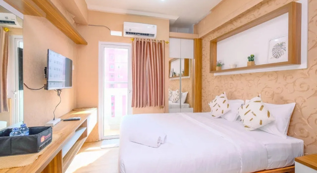 Студия Fancy And Nice Studio (No Kitchen) At Green Pramuka City Apartment