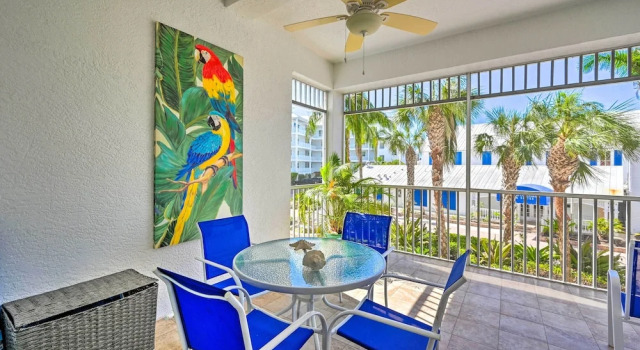 Marco Island Condo w/ Shared Pool & Hot Tub!, Забронировать Отель Марко-Айленд штат Флорида