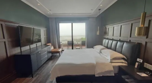 Семейный люкс с видом на озеро Suzhou 0572 Taihu Hot Spring Hotel
