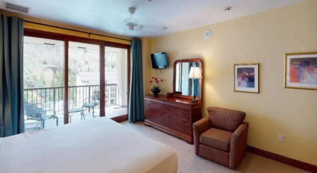Cascade Village 2 Bedroom Condo, Mere Steps to Chair Lift With Pool and Hot Tubs, Забронировать Апартаменты/квартира Отели Вейл с парковкой, Парковка