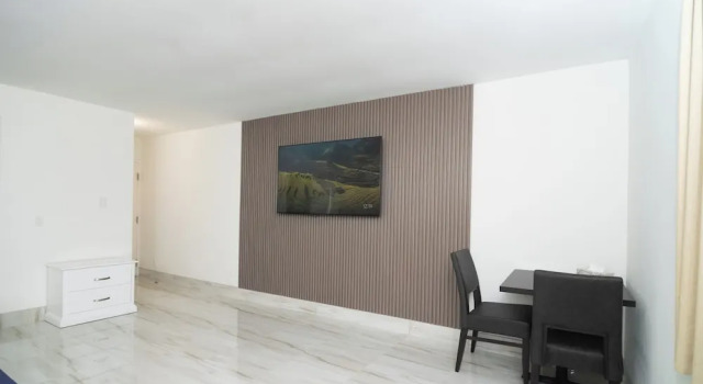 Номер Luxury Diplomat Inn