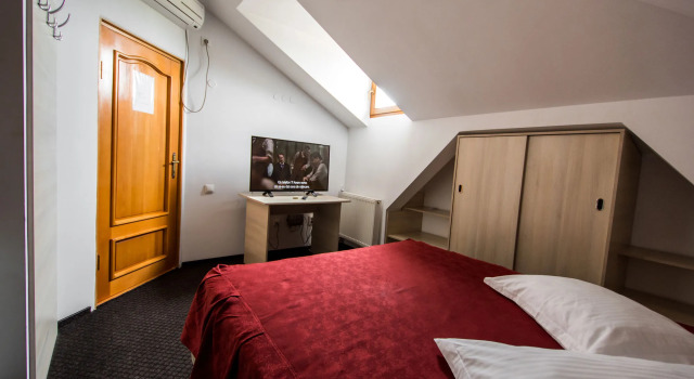 Hotel Tudor, Забронировать Отель Отели Плоешти с парковкой, Парковка