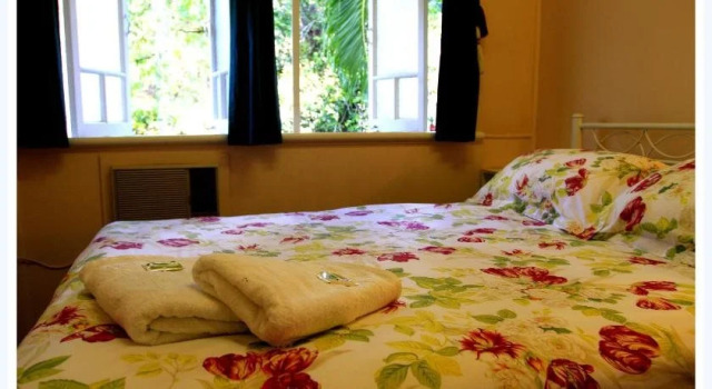 Coral Lodge Bed and Breakfast Inn, Забронировать Отель Таунсвилле Квинсленд, рядом с Яхт-клуб и пристань для яхт в Таунсвилле
