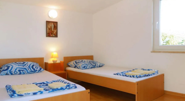 Barbara (PUT121), Prenota Hotel Hotel a Isole Quarnerine con parcheggio, Parcheggio