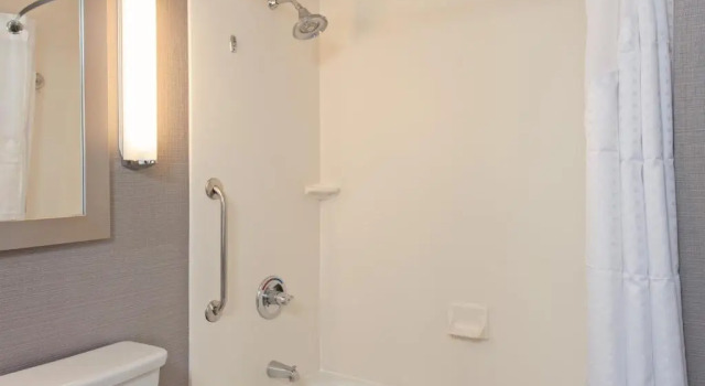 Двухместный номер Standard Holiday Inn Express Hotel & Suites Fishermans Wharf by IHG