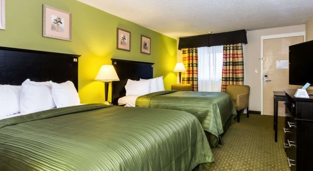 Четырёхместный люкс Quality Inn & Suites Moline Airport
