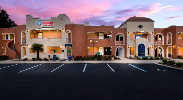 SureStay Plus Hotel by Best Western The Villages, Забронировать Отель Те-Виллиджис штат Флорида, рядом с Загородный и гольф-клуб Orange Blossom Hills