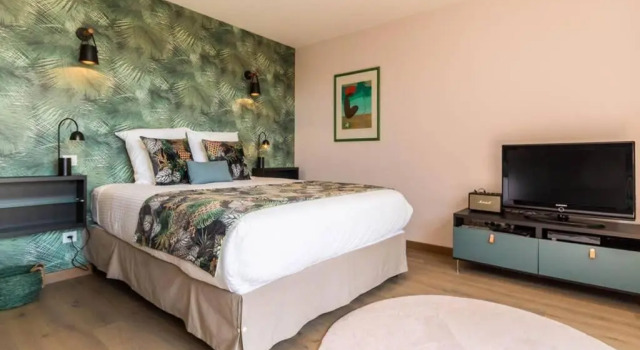 Le Clos des Jardins, Book Hotel Hotels in Burgundy with a Pool, Swimming Pool
