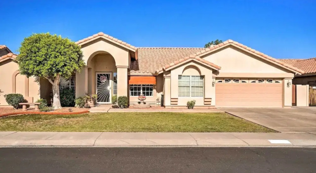 Elegant Peoria Home: Pool, Putting Green, Fire Pit, Забронировать Дом для отпуска Пеория 