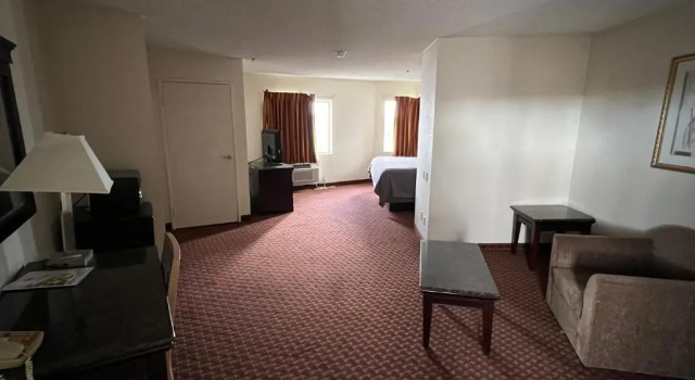Двухместный номер Standard c 1 комнатой Days Inn & Suites by Wyndham Rancho Cordova