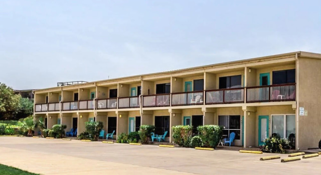Beachy 1BR 1BA Port Aransas Condo by RedAwning