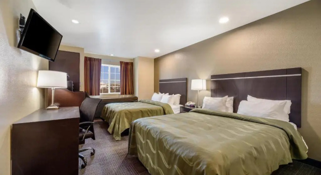 Четырёхместный люкс Quality Inn & Suites near NAS Fallon