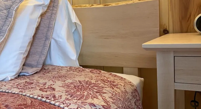Двухместный номер Deluxe Цокольный этаж с балконом James Place Inn Bed and Breakfast