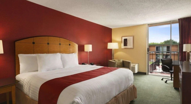 Двухместный люкс c 1 комнатой Baymont by Wyndham Salem Roanoke Area