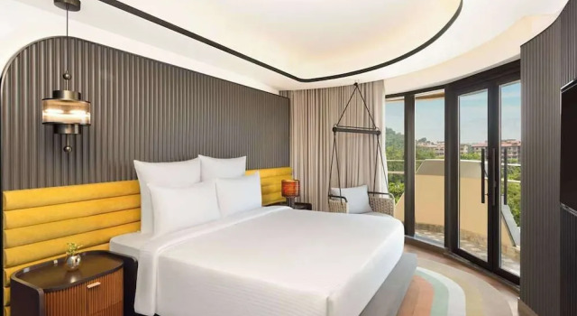 Двухместный люкс Executive с балконом Novotel Goa Panjim