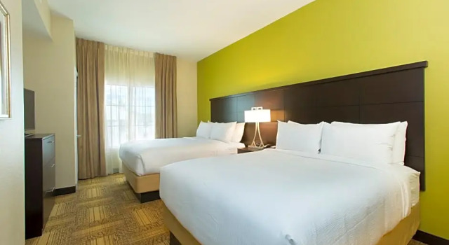 Четырёхместный люкс c 1 комнатой Staybridge Suites Orlando at SeaWorld by IHG