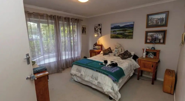 3 Bedroom Part House in the Scenic Durbanville Wine Lands Area, Holiday Facility, Забронировать Дом для отпуска Коттеджи Дурбанвиль, рядом с Graanendal Shopping Centre, Коттедж