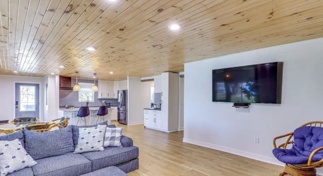 Modern Buckeye Lake Retreat: Game Room & Fire Pit!, Varaa Lomakoti Buckeye Lake Ohio