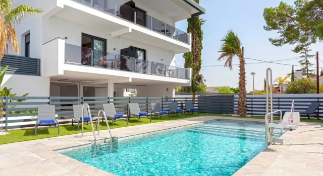 Апартаменты Cozy 1 bd Apartment With Terrace Pool and Parking Arruzafa VII