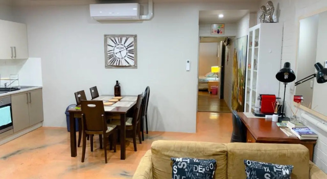 Апартаменты с 3 комнатами Westside Studio Apartments